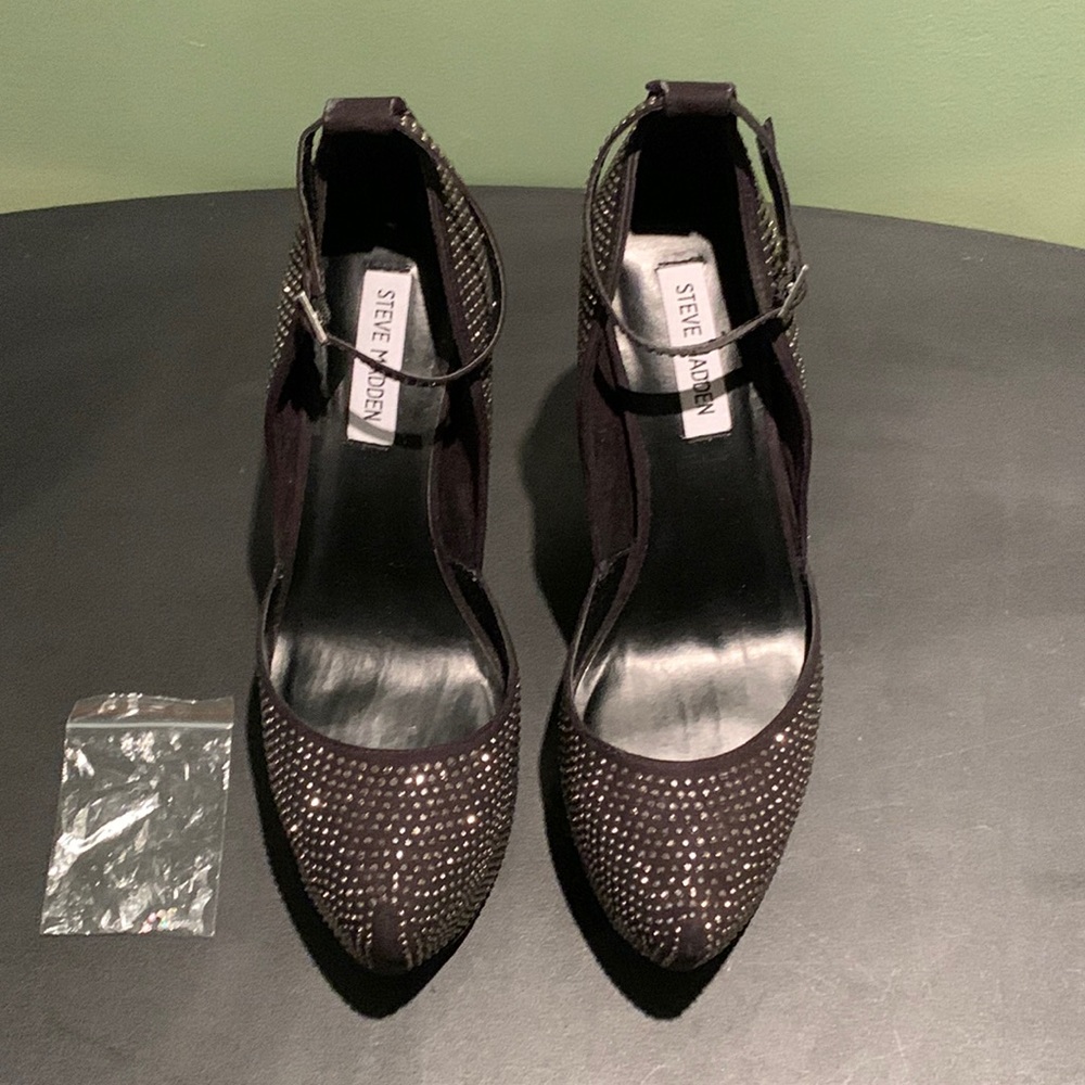 New Steve Madden Diskotek Rhinestone embellished black Stiletto platform pumps.